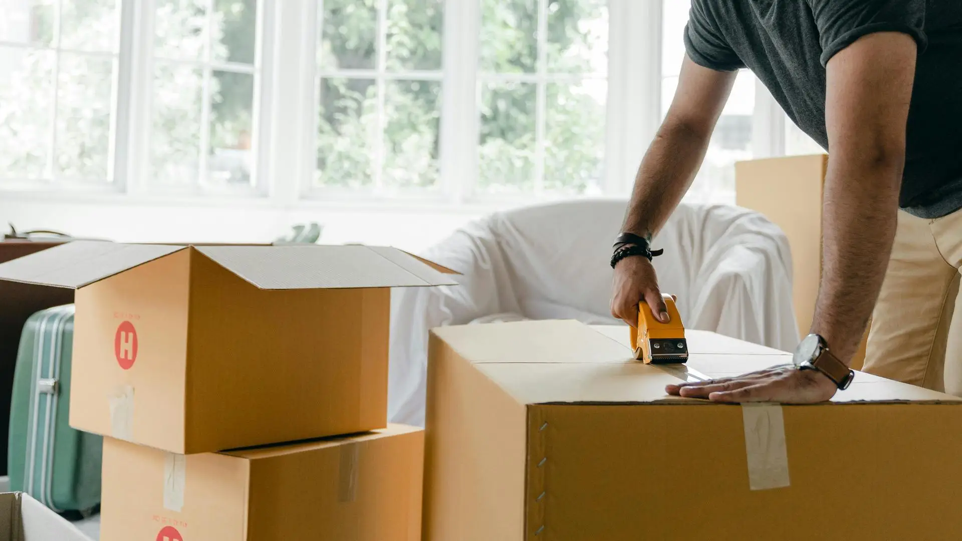 The benefits of hiring a professional removal service